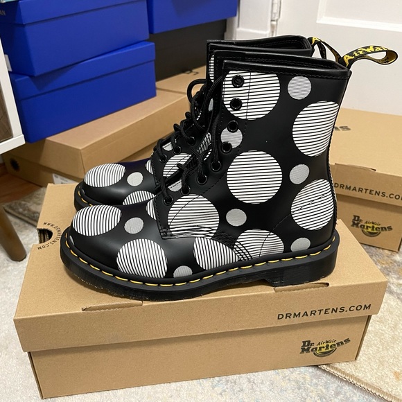 NIB Women’s Size 7 Dr. Martens 1460 Polka Dot Smooth Leather 8-Eye Lace Up Boots - Picture 5 of 15